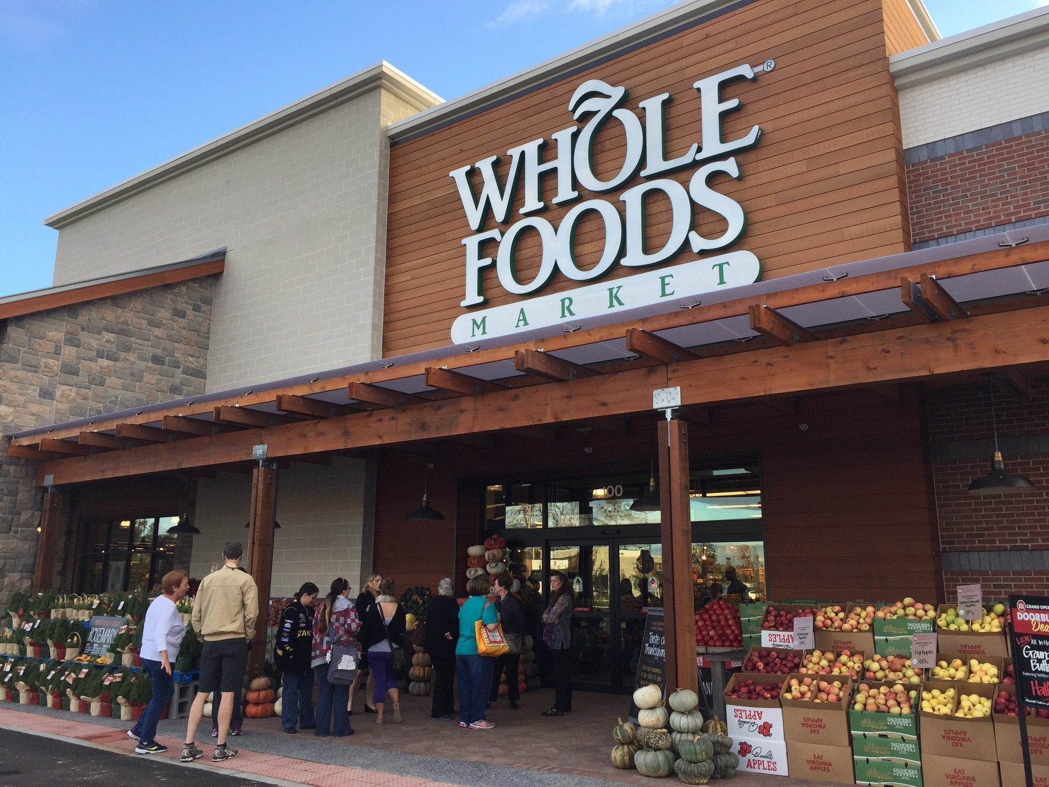 Whole Foods On Brink Of Bankruptcy. People Find Brand Pretentious