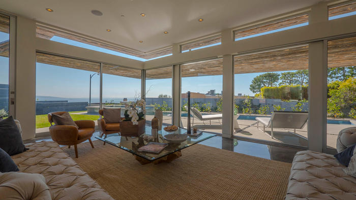 Home of the Day: A hip look in Pacific Palisades for about $6 million