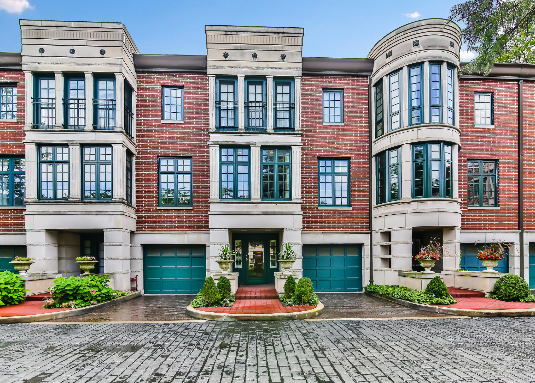 ct-three-story-townhouse-in-lincoln-park