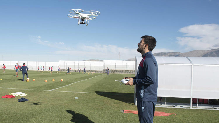 GRANADA'S COACH USES A DRONE DURING TRAINING SESSIONS