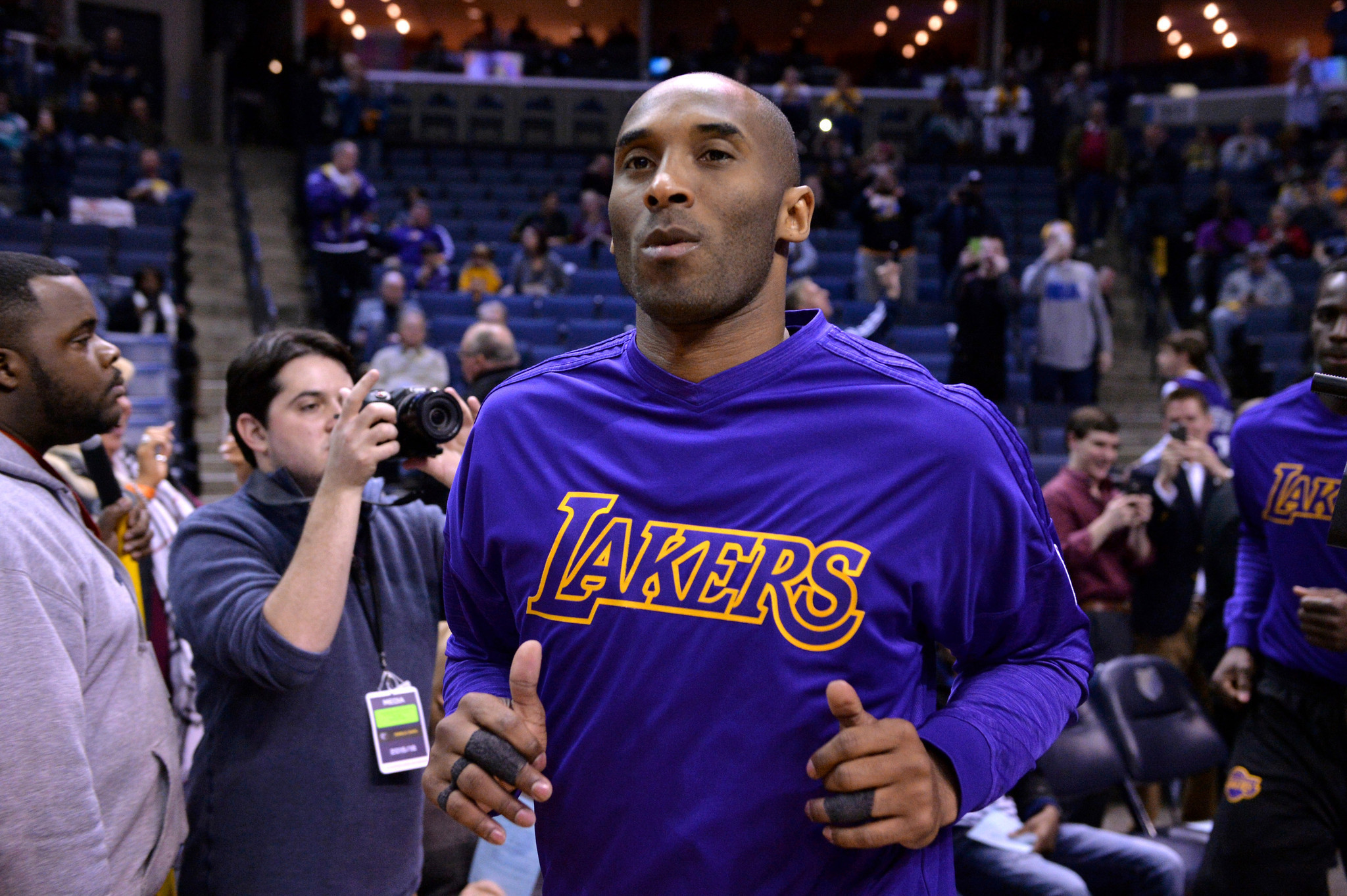 Kobe Bryant is back in Lakers' starting lineup tonight for game against Denver - LA Times