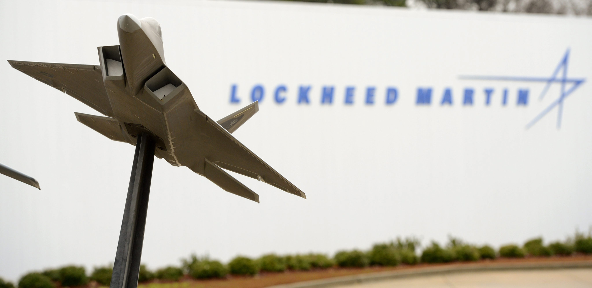Lockheed seeks to lay off up to 1,000 aeronautics workers LA Times