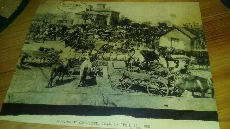 Diners upset Joe's Crab Shack decor features photo of 1895 hanging 750x422