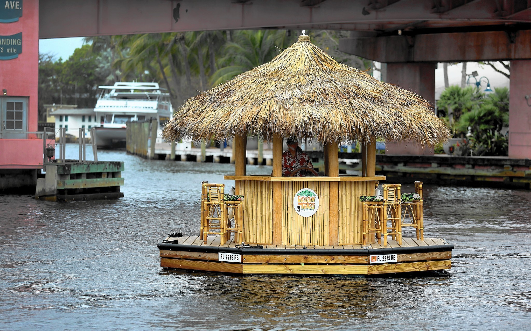 Tiki hut boat makes waves in Fort Lauderdale | Video - Sun 