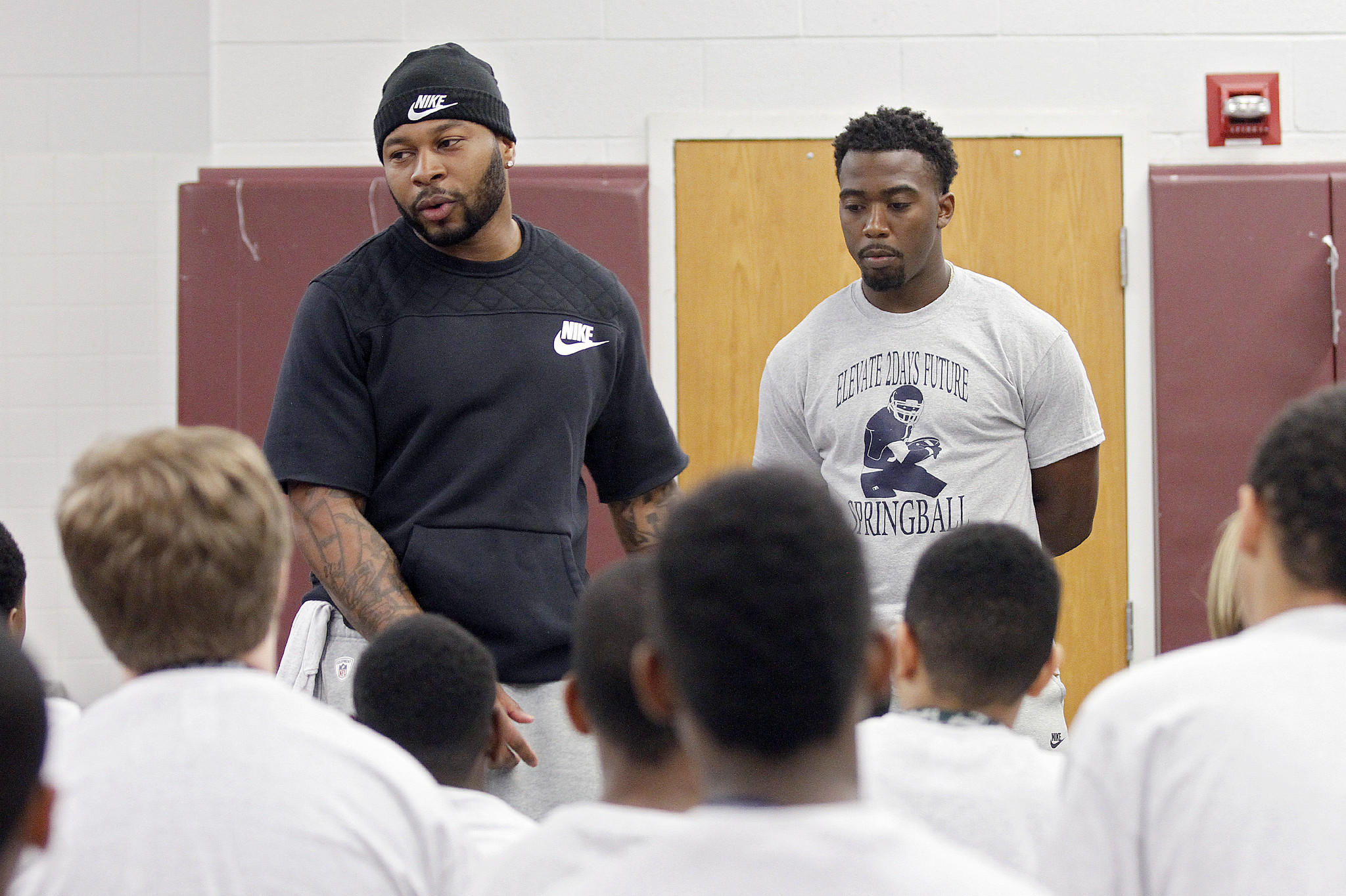 Tyrod Taylor talks to young people about football, life - Daily Press
