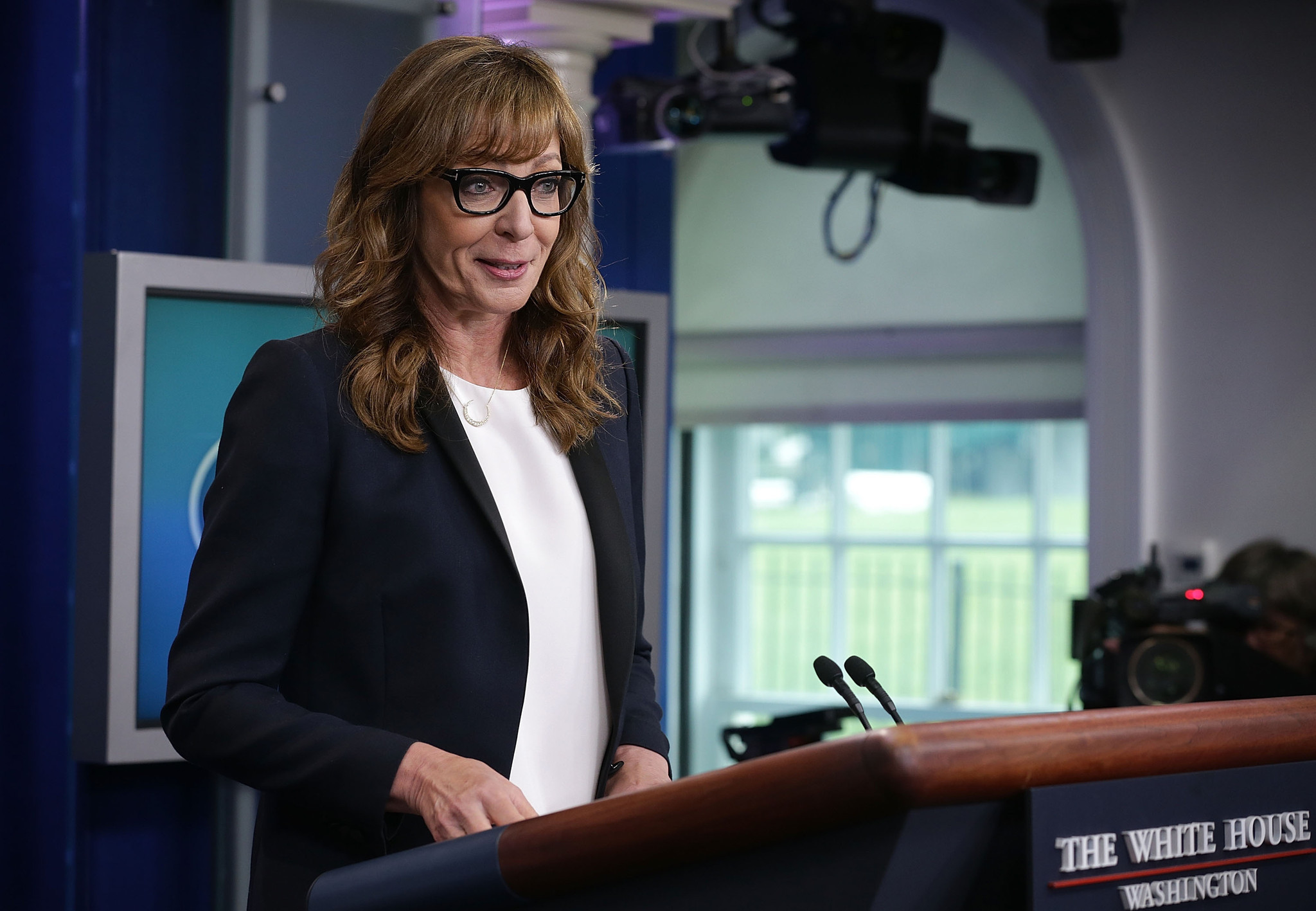 Allison Janney surprises White House pressroom with briefing as 'The West Wing's' C.J ...2048 x 1417