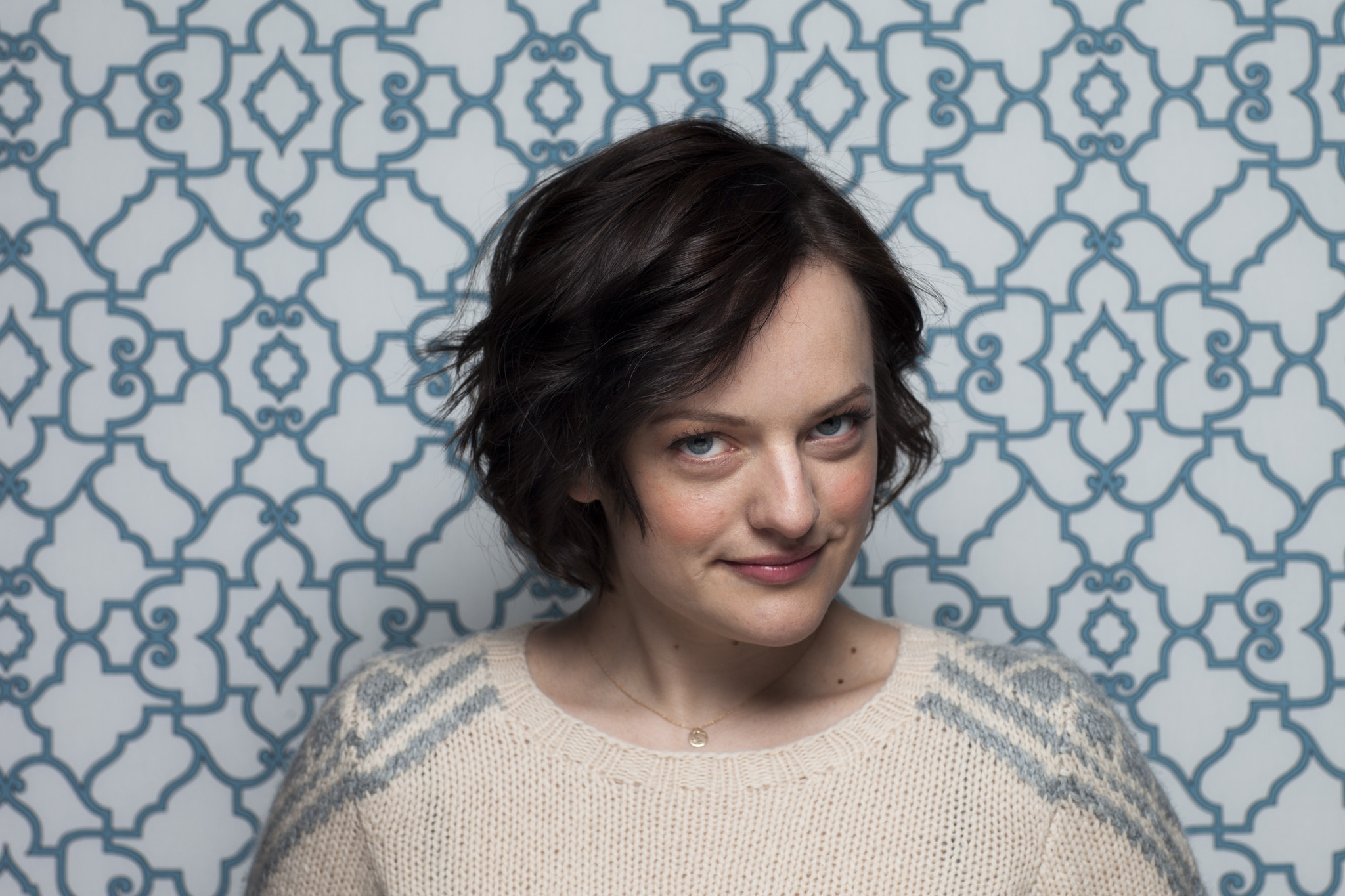 Elisabeth Moss to star in TV adaptation of 'The Handmaid's T