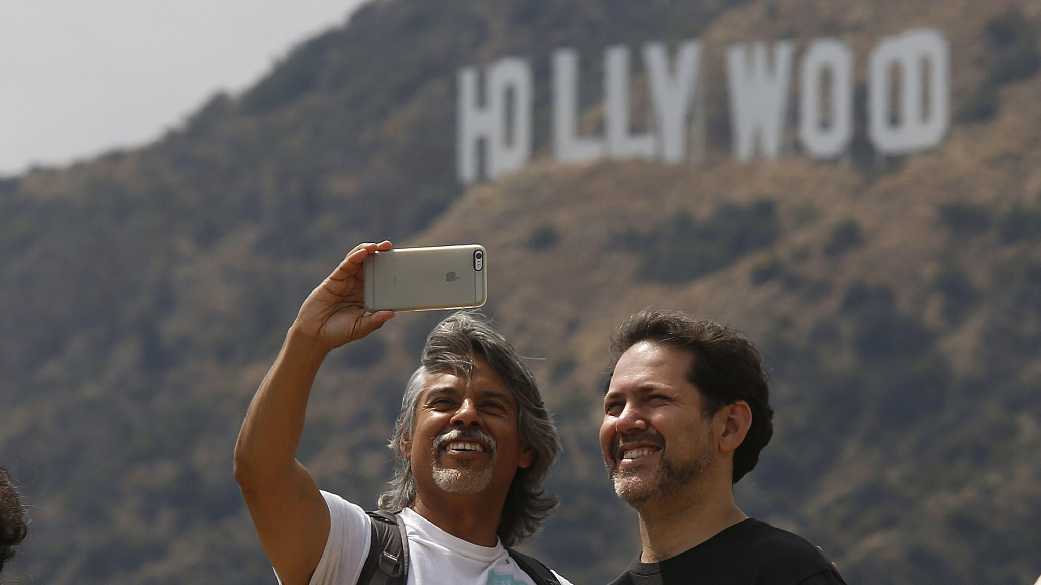 Los Angeles Times Take the ultimate Hollywood sign selfie on this Griffith ...