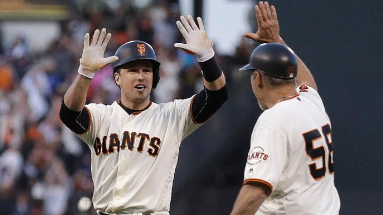 Dodgers fall to Giants, 5-4, on Buster Posey's walk-off single in the 10th inning