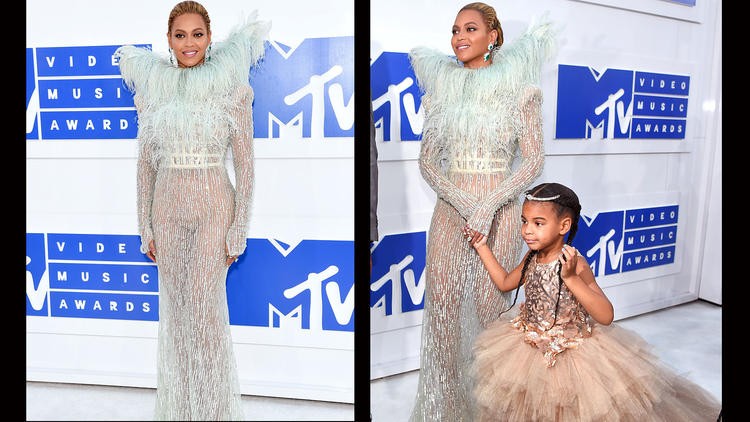 Beyonce étourdit dans robe aux ailes au MTV VMA