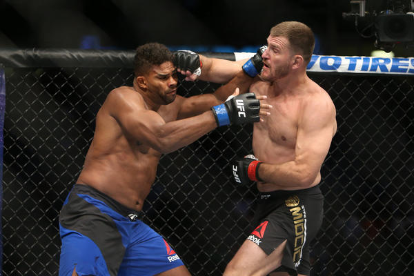 Stipe Miocic knocks out Alistair Overeem at UFC 203