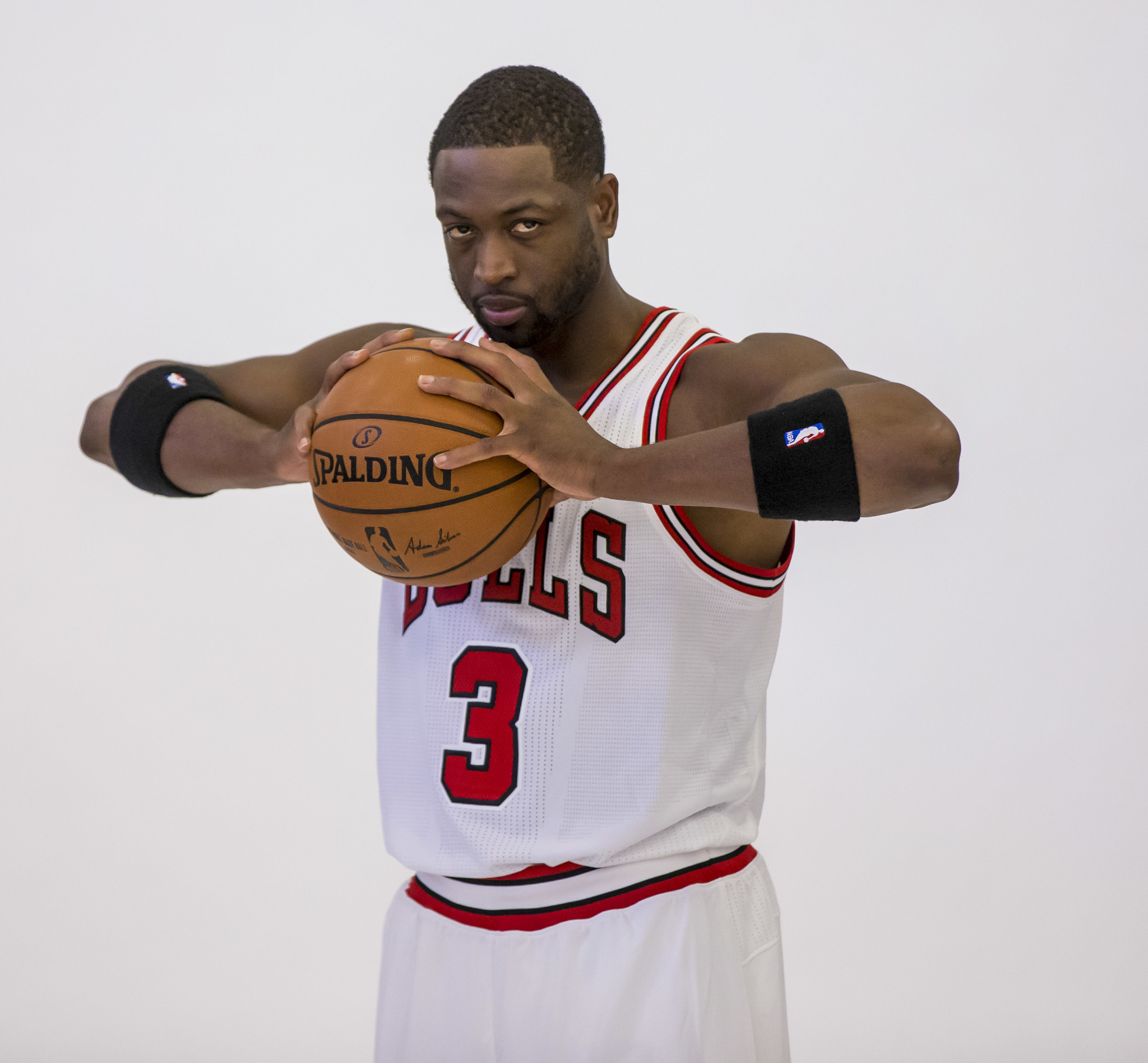 Fred Hoiberg encourages Dwyane Wade to take open 3-pointers