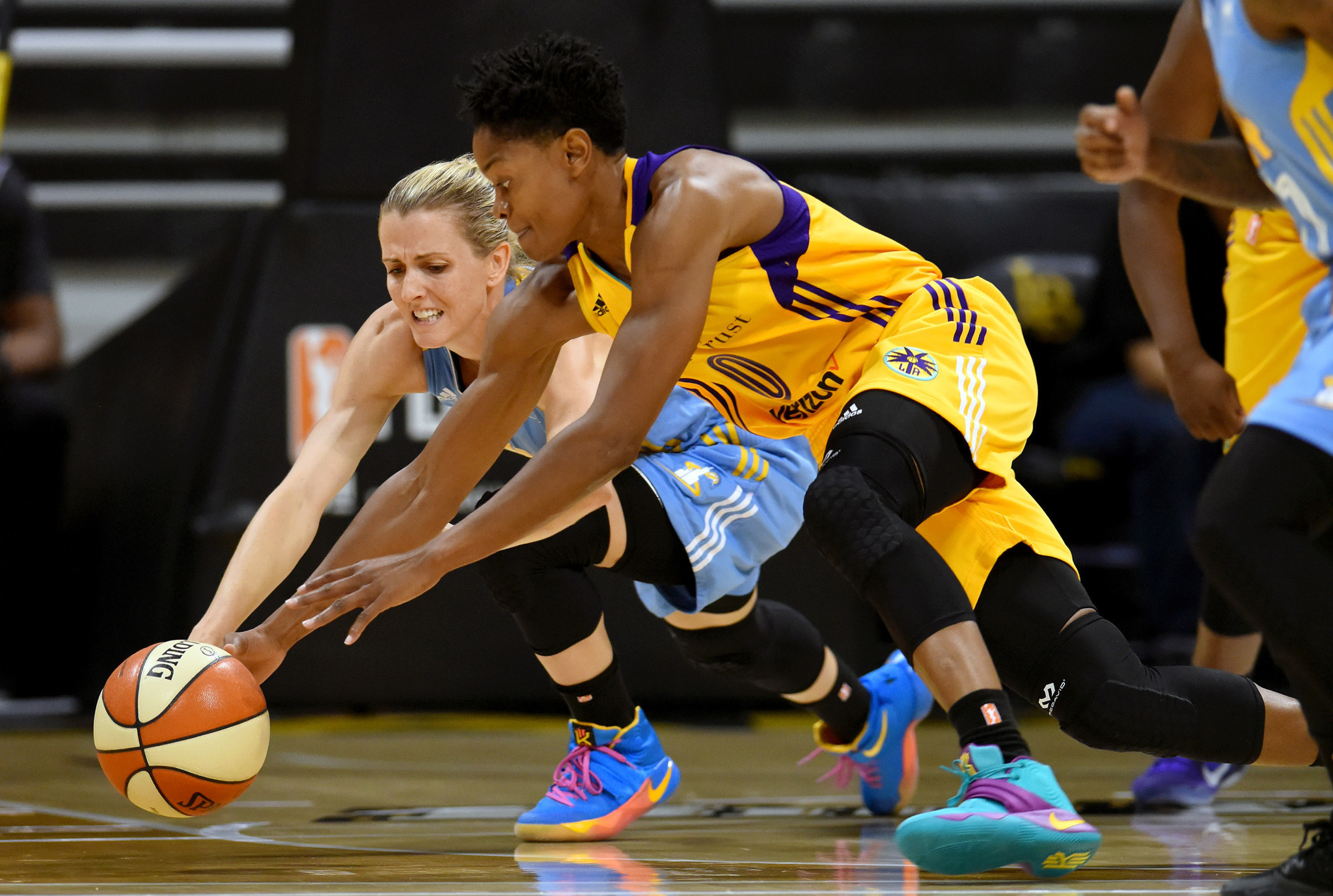 Candace Parker and Nneka Ogwumike lead Sparks' 95-75 rout of Sky