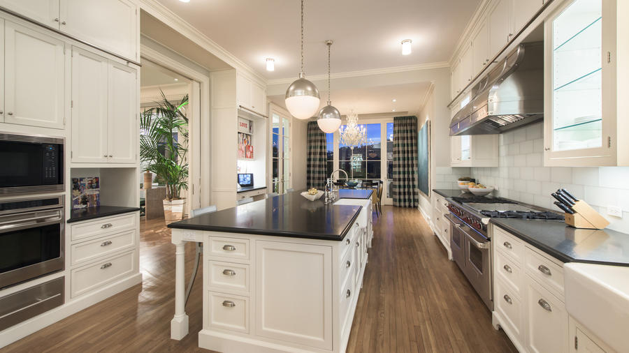 Home of the Day: A trophy traditional in Brentwood Park