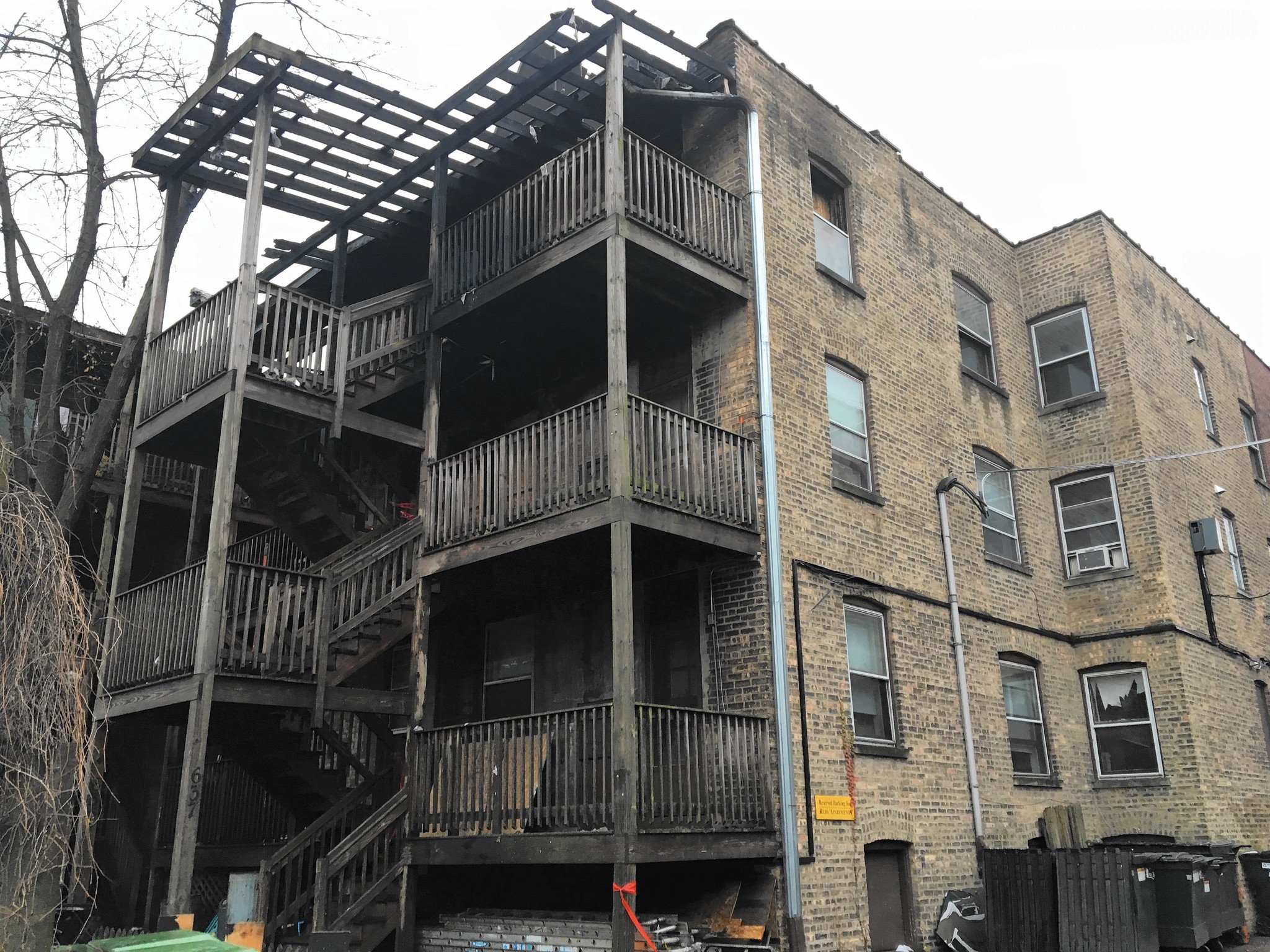 Eighteen displaced in Evanston apartment fire