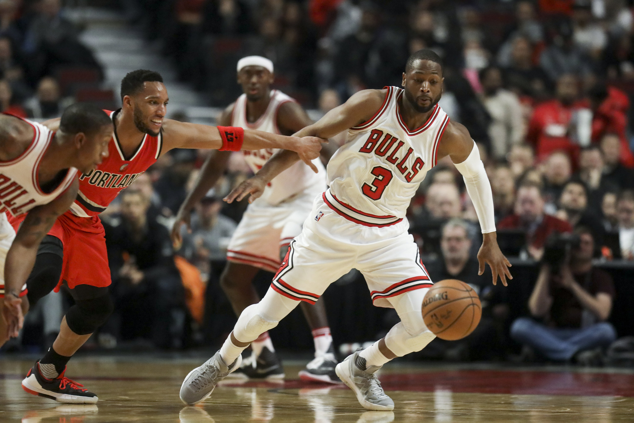 Dwyane Wade scores 34 but Bulls fall to Trail Blazers amid busy stretch - Chicago Tribune