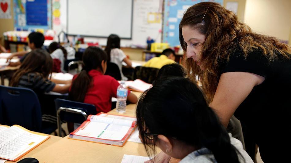 California enfrenta inminente escasez de profesores, y el problema ... - Hoy Los Angeles