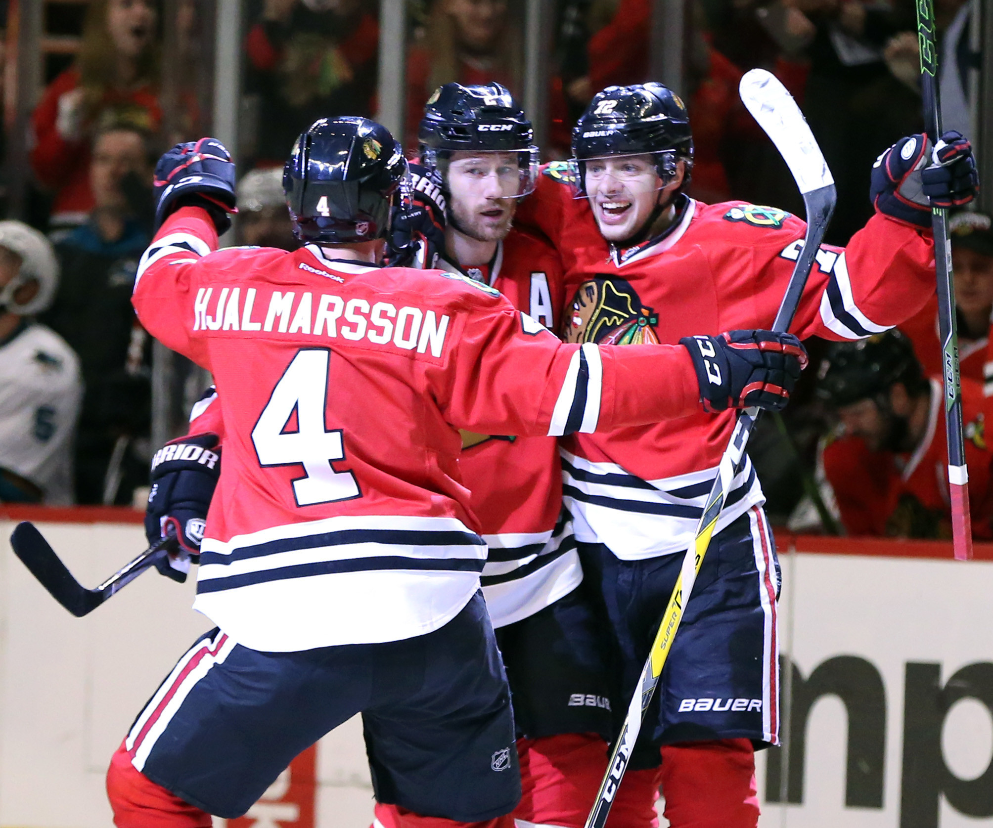 Blackhawks continue their winning ways in 4-1 victory over Sharks