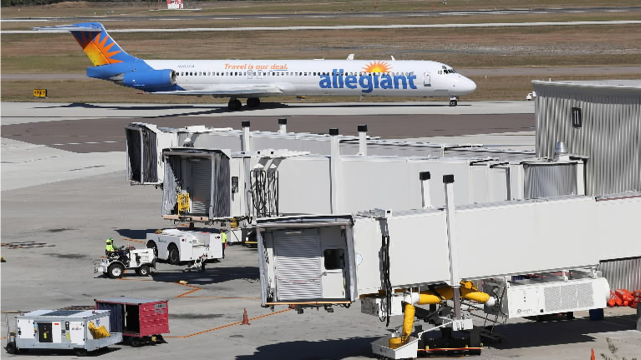 How do you view the Allegiant Airlines flight schedule?