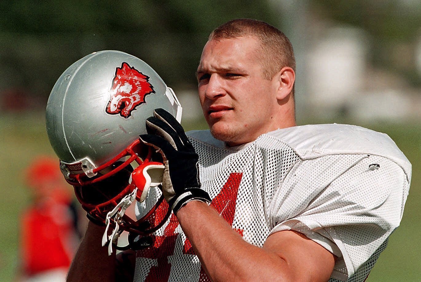 Brian Urlacher among 13-person class for College Football Hall of Fame