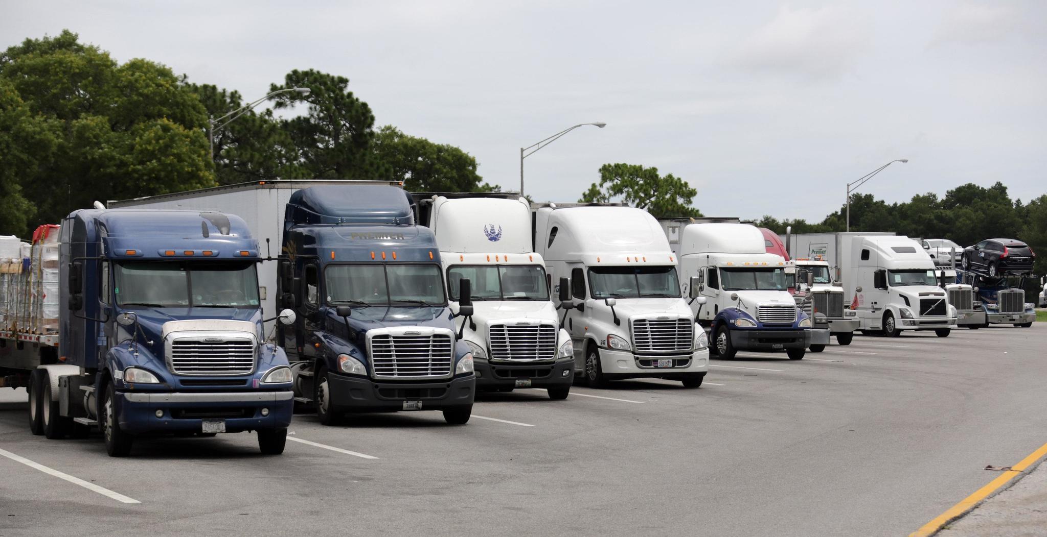 Truckers face dearth of rest stops along I-4 corridor - Orlando Sentinel