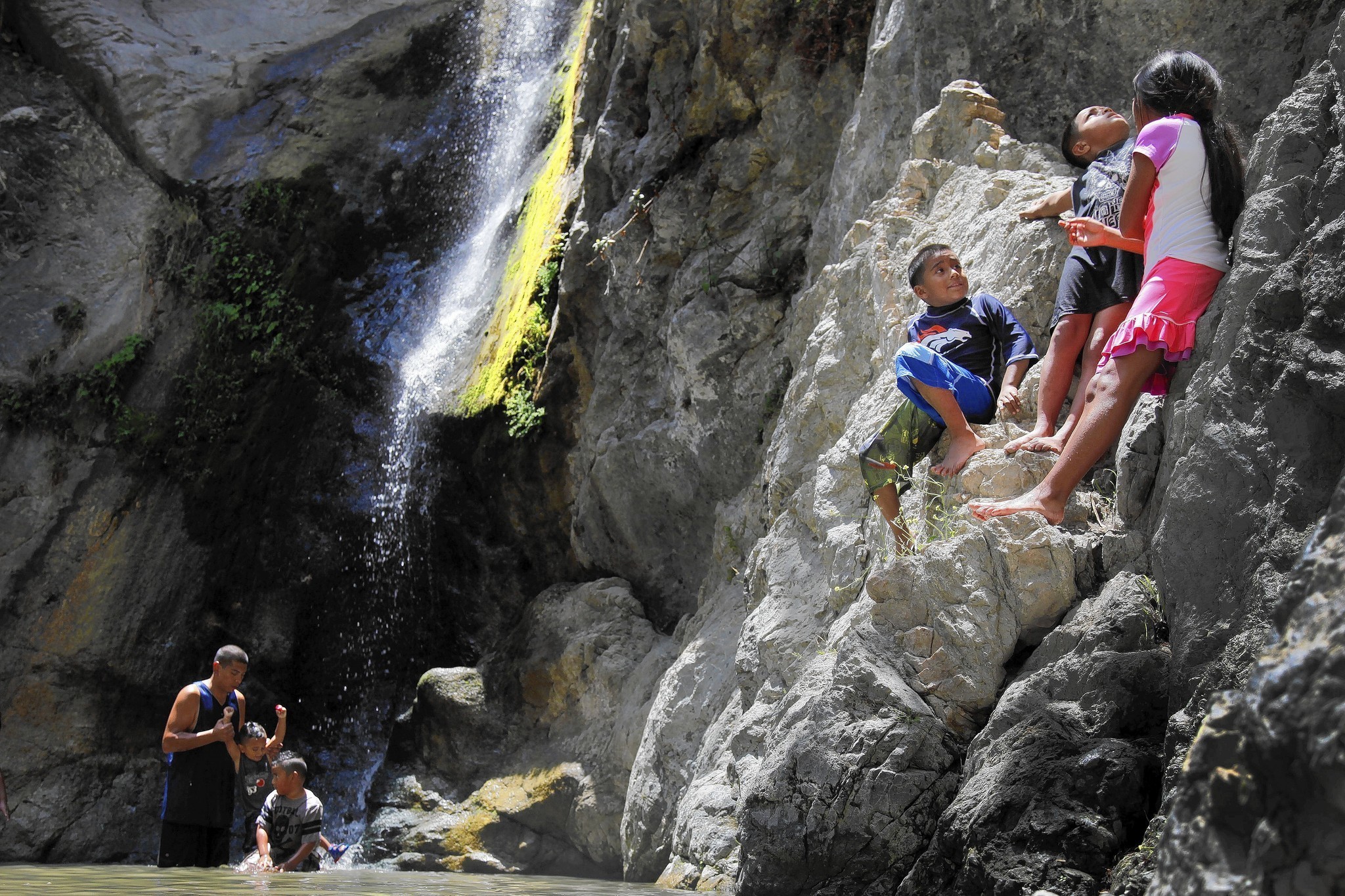 Injured hiker rescued in Eaton Canyon after tumbling down a waterfall - Los Angeles Times