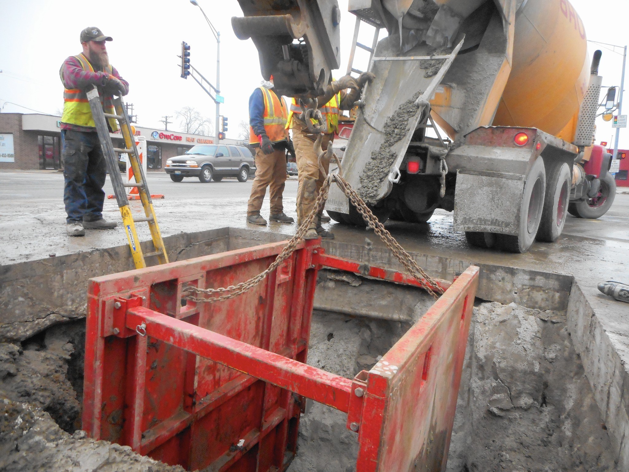 Collapsed sewer closes traffic lanes at Grand and Thatcher - Chicago Tribune