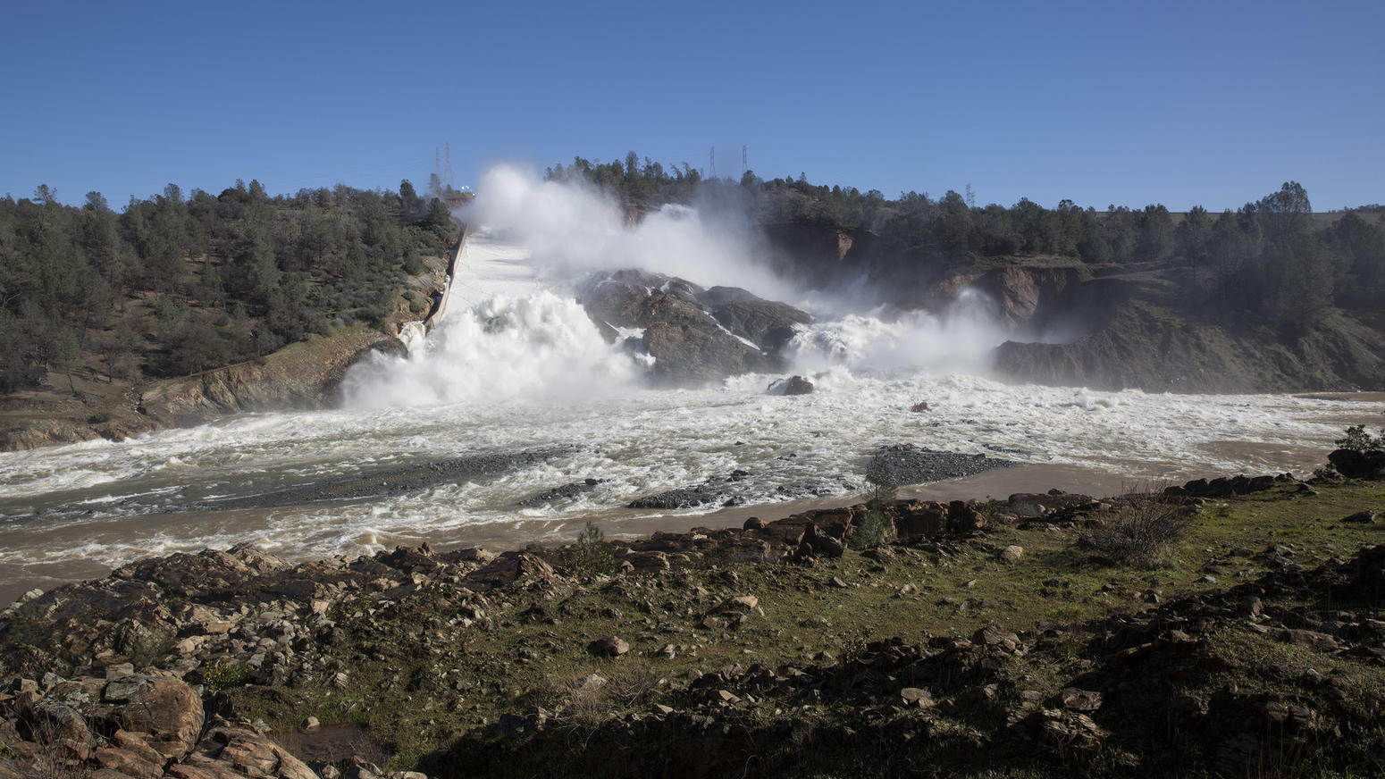 Lake Oroville overflow