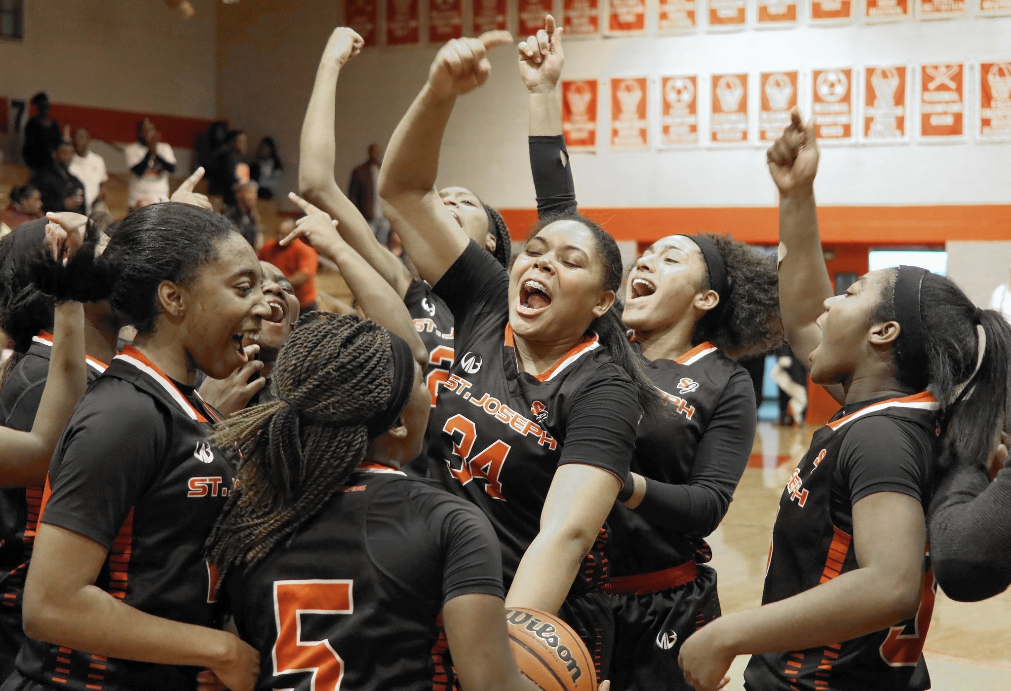 Girls basketball: St. Joseph knocks out Fenwick in 3A regional final - Chicago Tribune