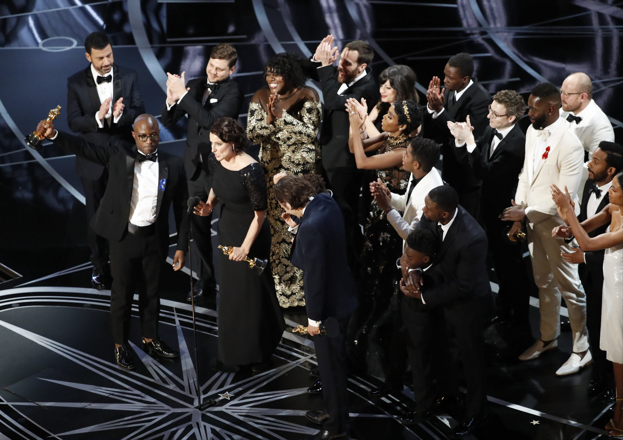 Oscars 2017 updates: 'Moonlight' named best picture after Warren Beatty gets wrong envelope