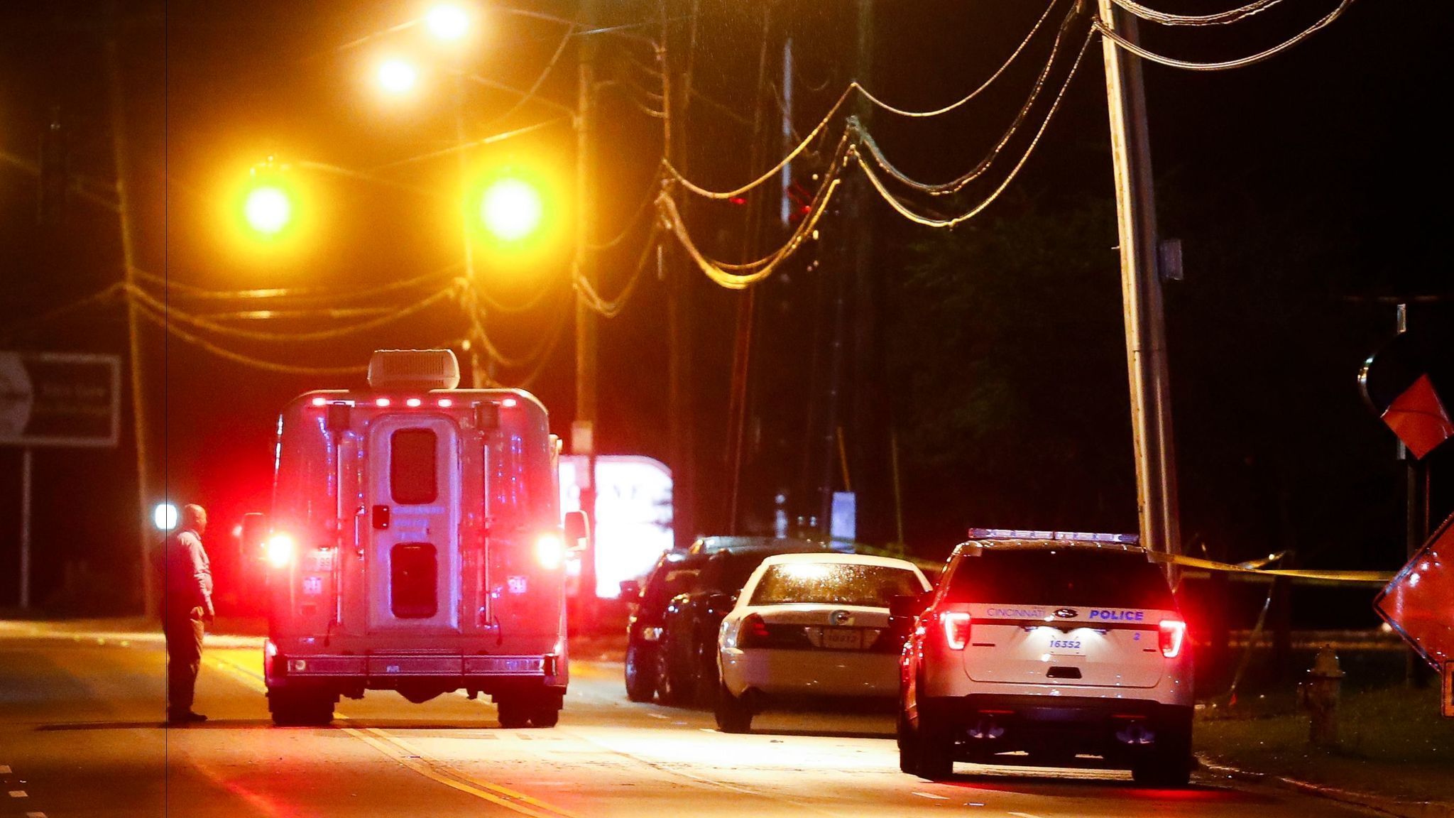 1 killed, more than a dozen injured in Cincinnati nightclub shooting