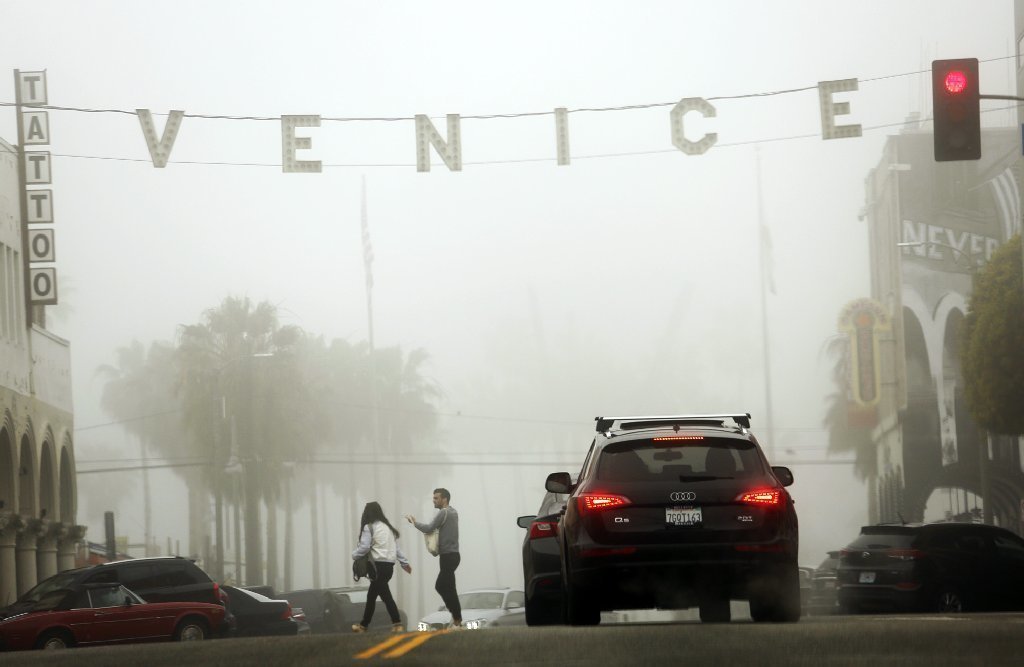 Five suspects sought after man is shot near Venice Beach boardwalk - Los Angeles Times