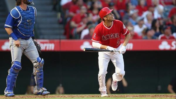 Andrelton Simmons delivers a grand slam and the Angels hold off Blue Jays, 5-4