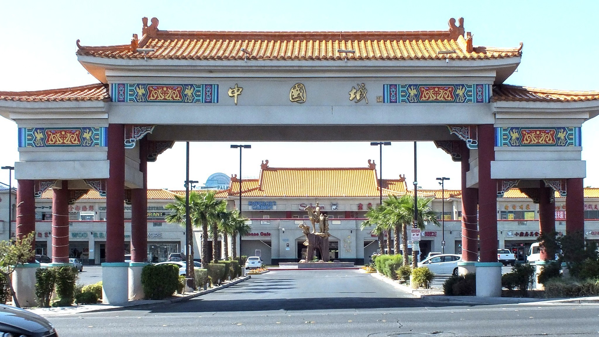 These are the top 3 restaurants in Vegas&#39; Chinatown. You don&#39;t know where that is, do you? - LA ...