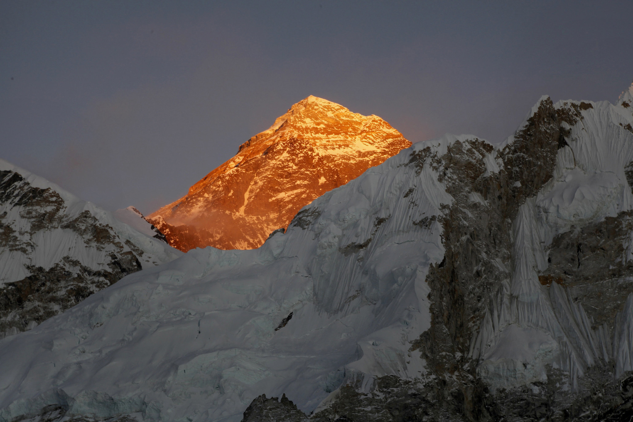 4 climbers, including an American, die near top of Mount Everest in tragic weekend