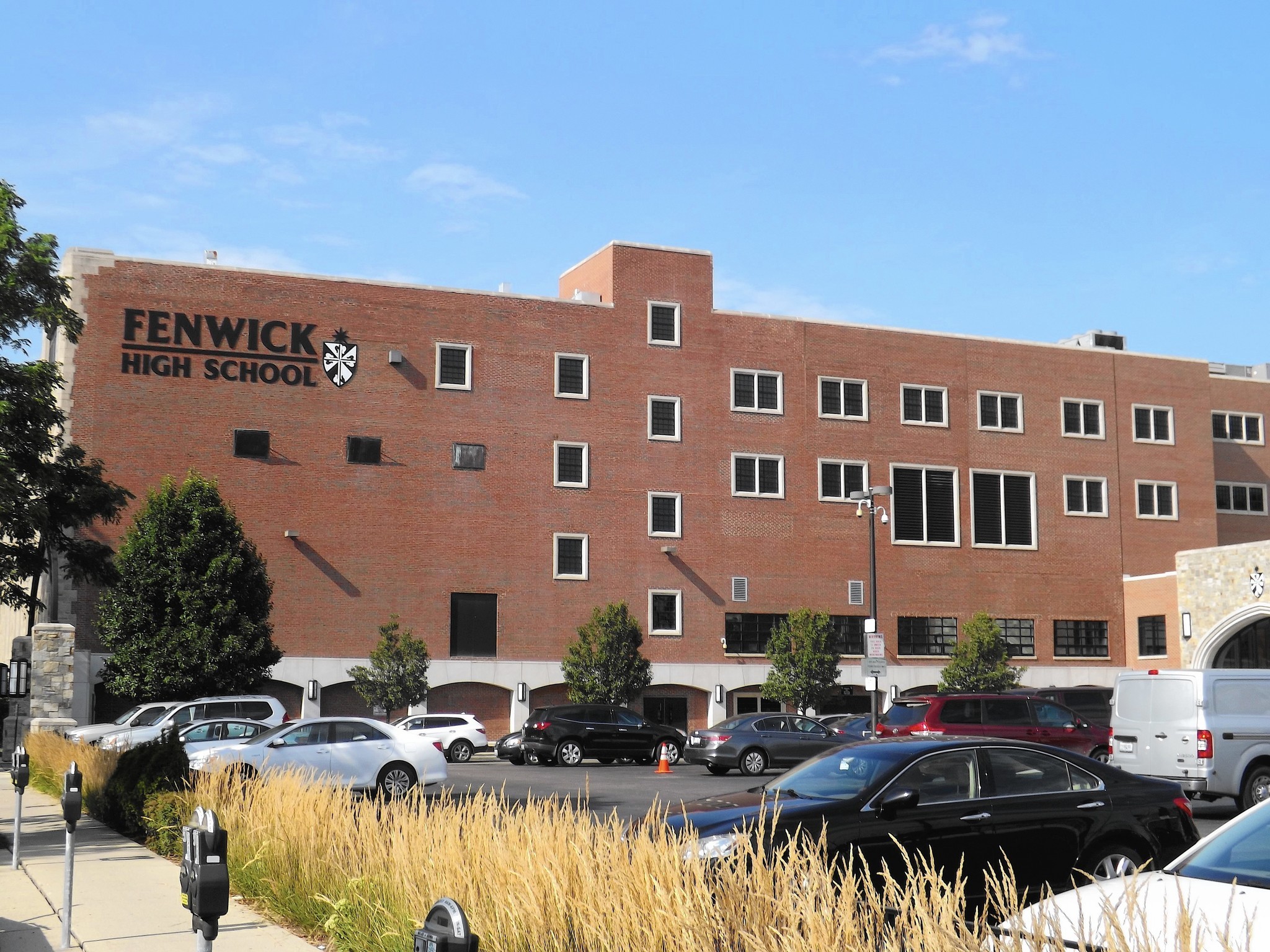 Fenwick, Oak Park extend off-campus parking pact - Chicago Tribune