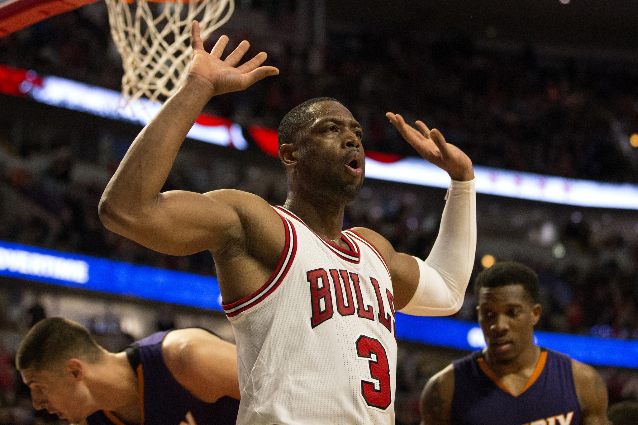Dwyane Wade informs Bulls he's picking up option - Chicago Tribune