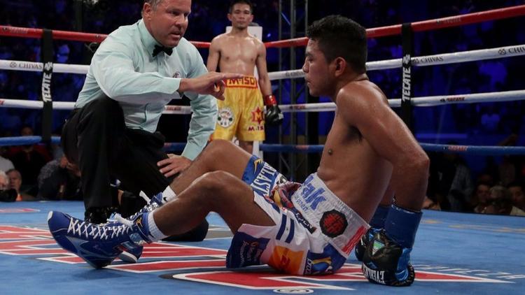 Roman "Chocolatito" Gonzalez receives a ten count after getting knocked down by Srisaket Sor Rungvis