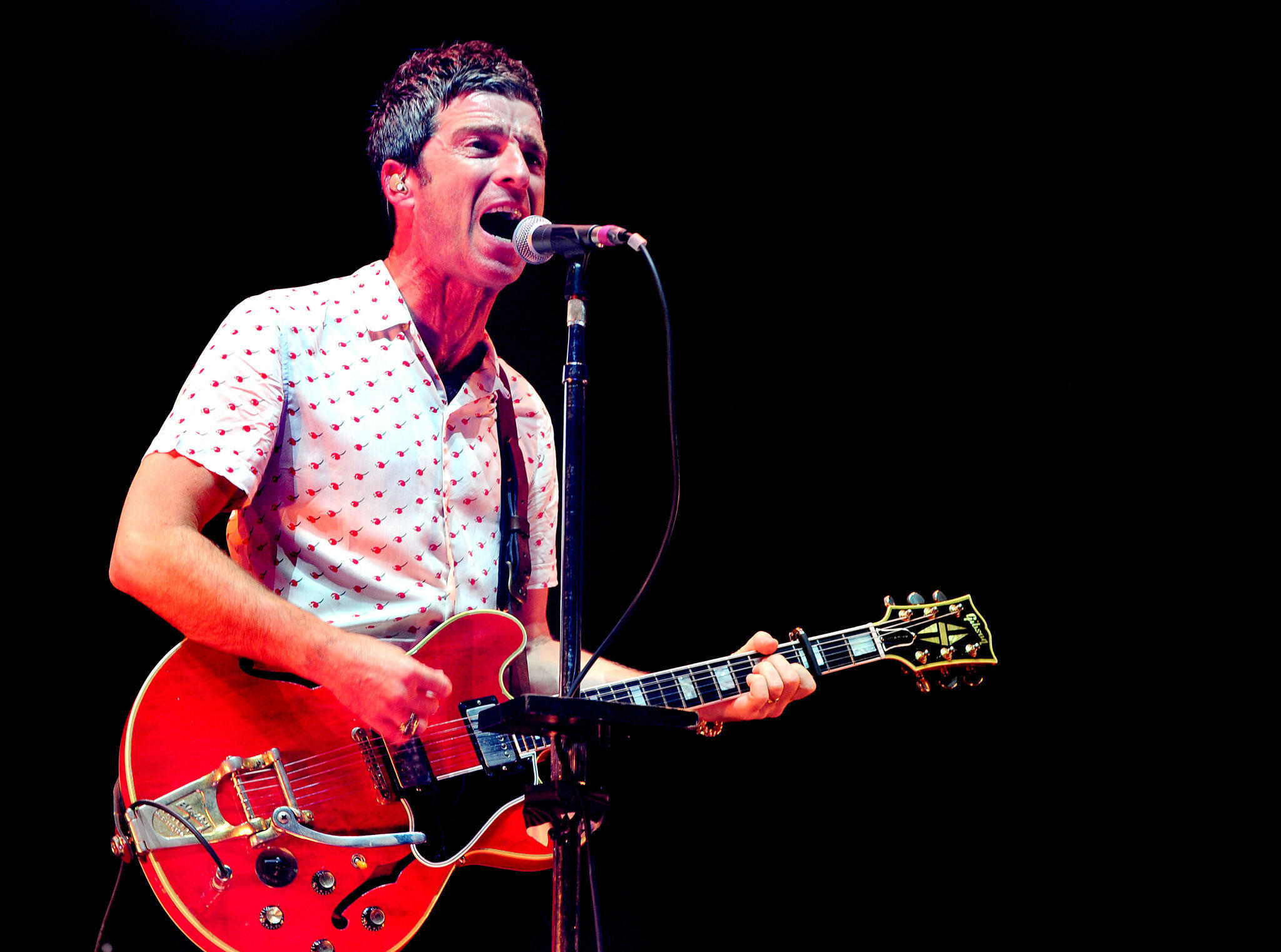 Noel Gallagher gets emotional at first Manchester Arena show since bombing - LA Times