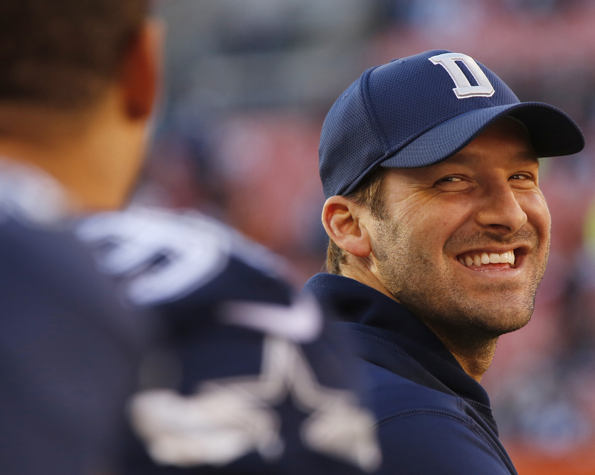 Watch Tony Romo predict plays in his broadcasting debut on CBS - Chicago Tribune