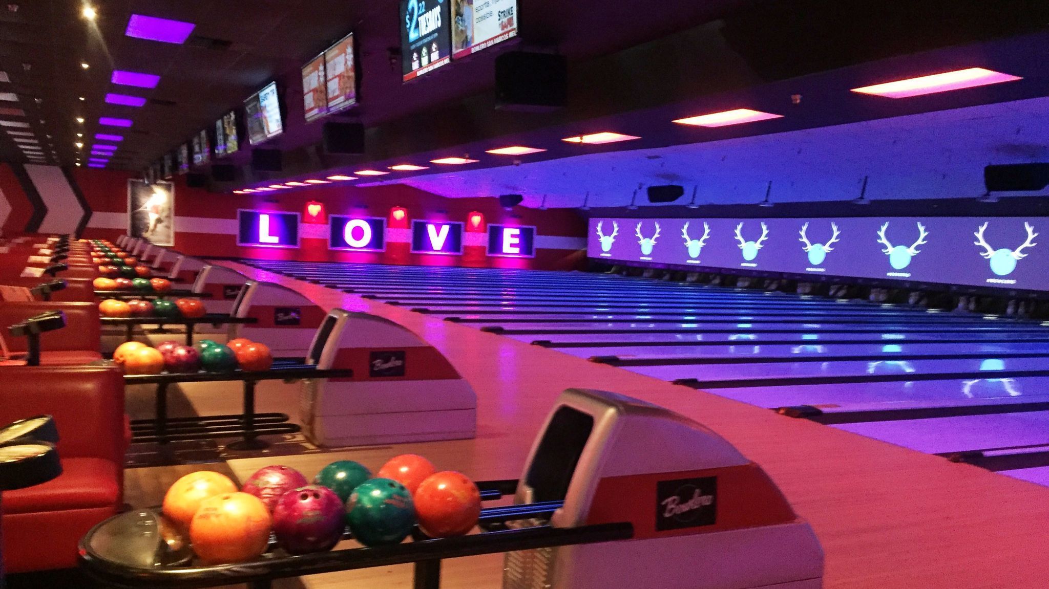 Bowlero offers a hip, upscale twist on bowling - The San Diego Union