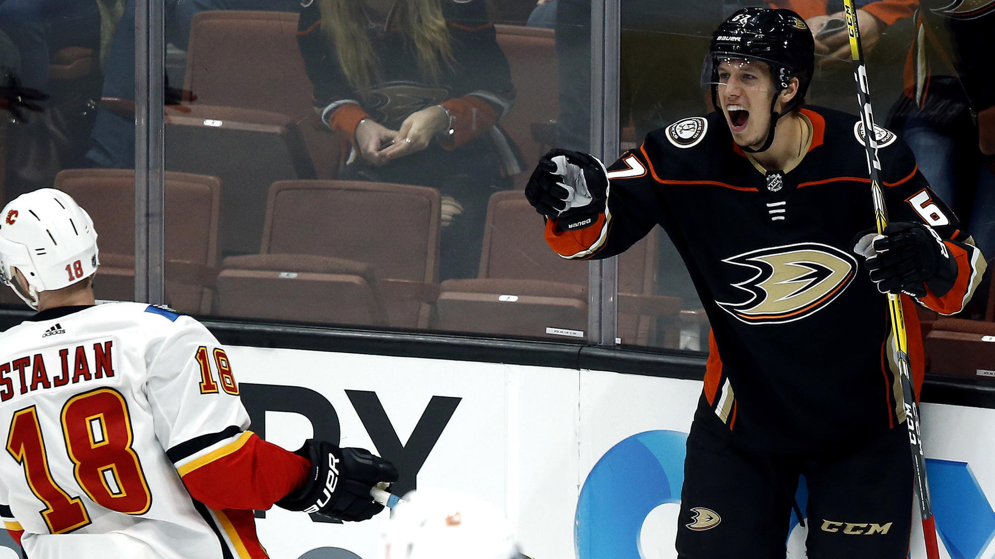 Rickard Rakell stays hot and helps the Ducks defeat the Flames