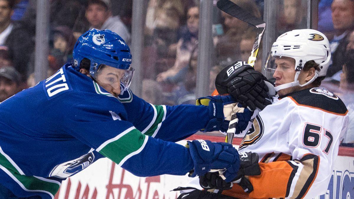 Ryan Miller wins in return to Vancouver as Ducks beat Canucks