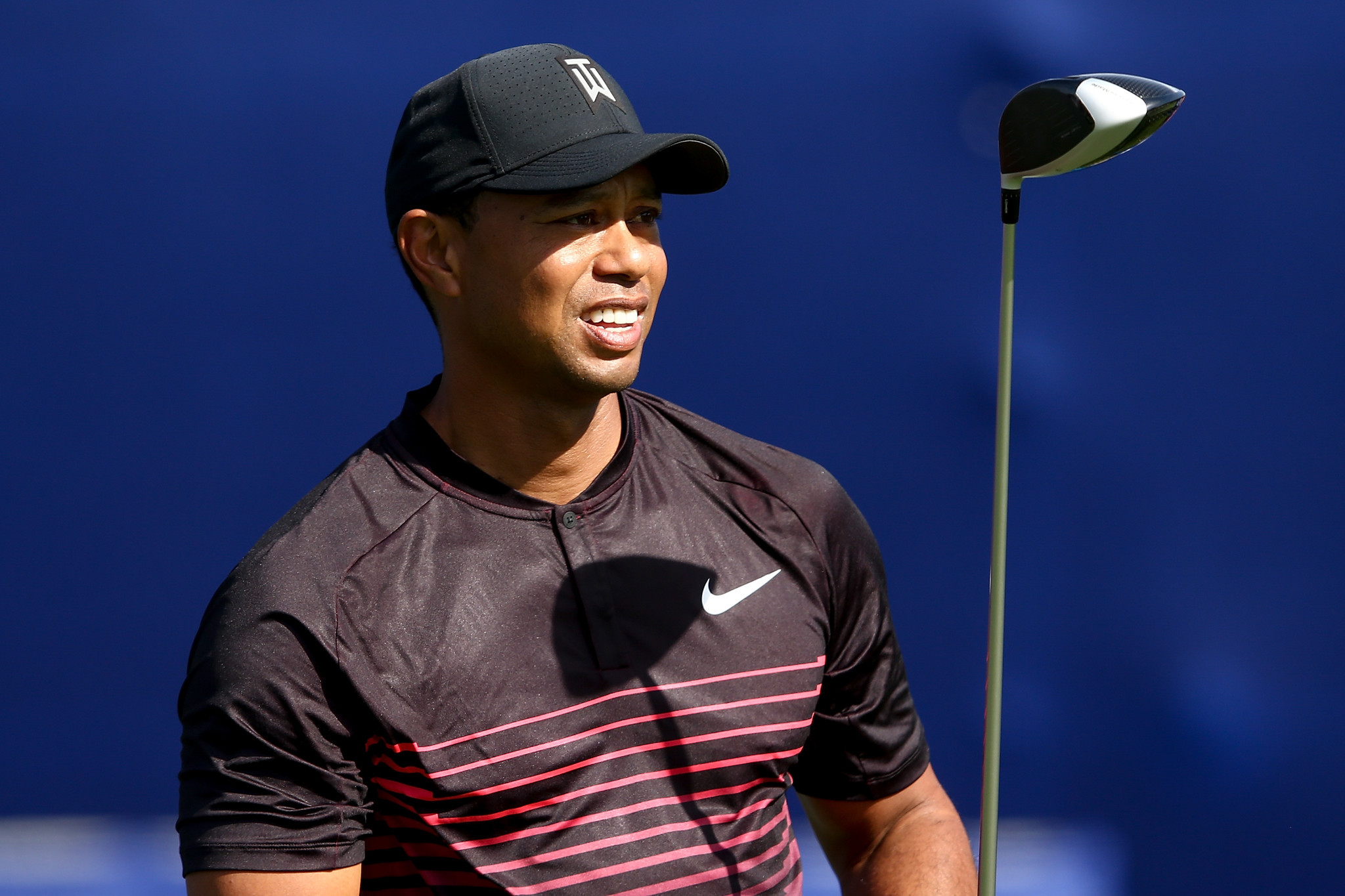 Tiger Woods brings back big crowds, big cheers with a 72