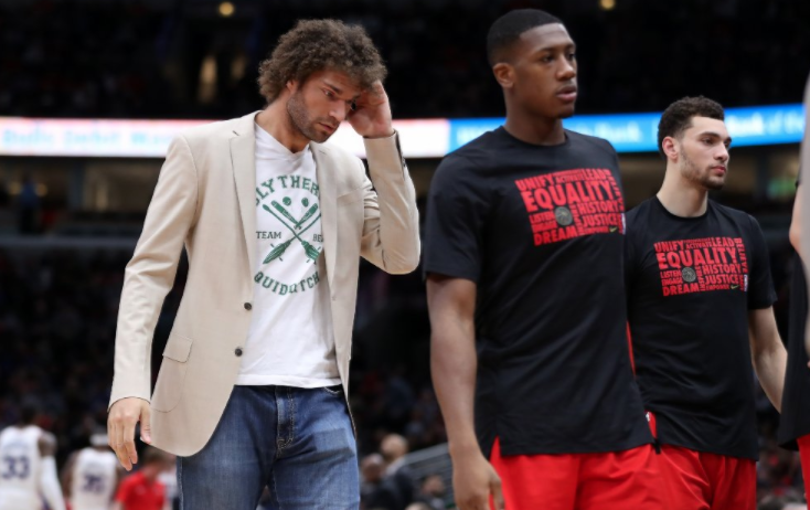 Robin Lopez sits for 1st time this season
