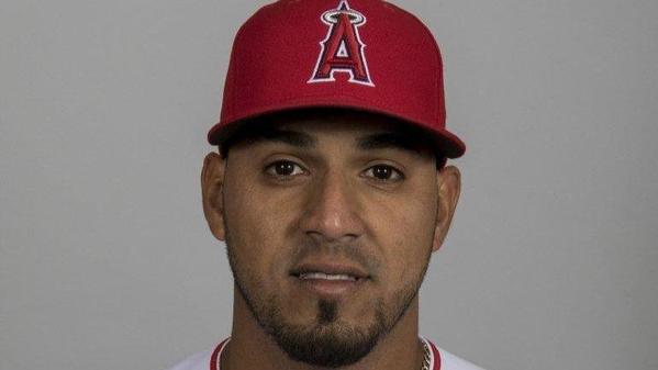 Three hits apiece for Pujols and Simmons in Angels