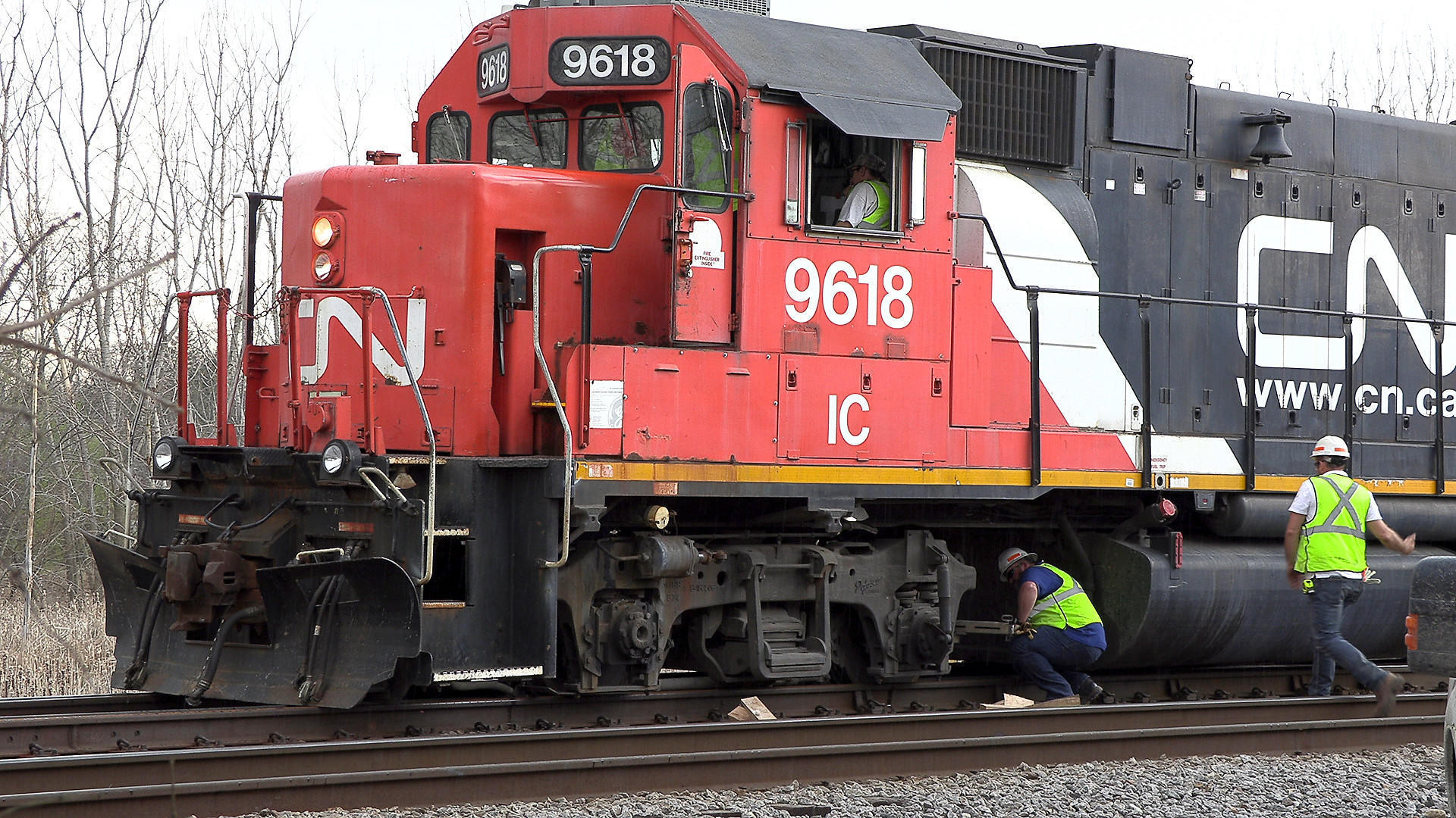 ct-mun-freight-derailment-metra-delays-t