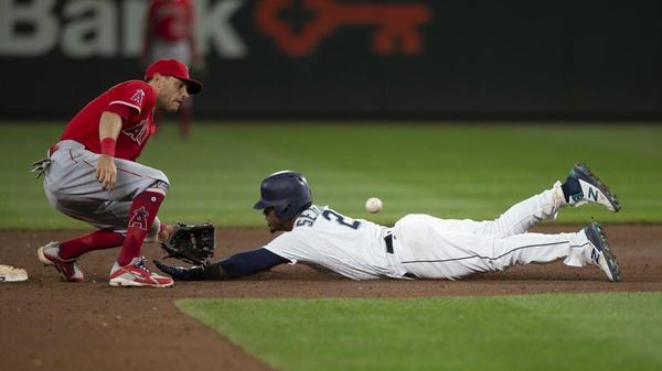 Angels let the victory slip away in extras against the Mariners
