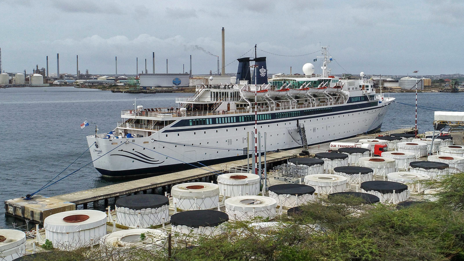 Measles scare forces 28 to remain on Scientology ship in Curacao