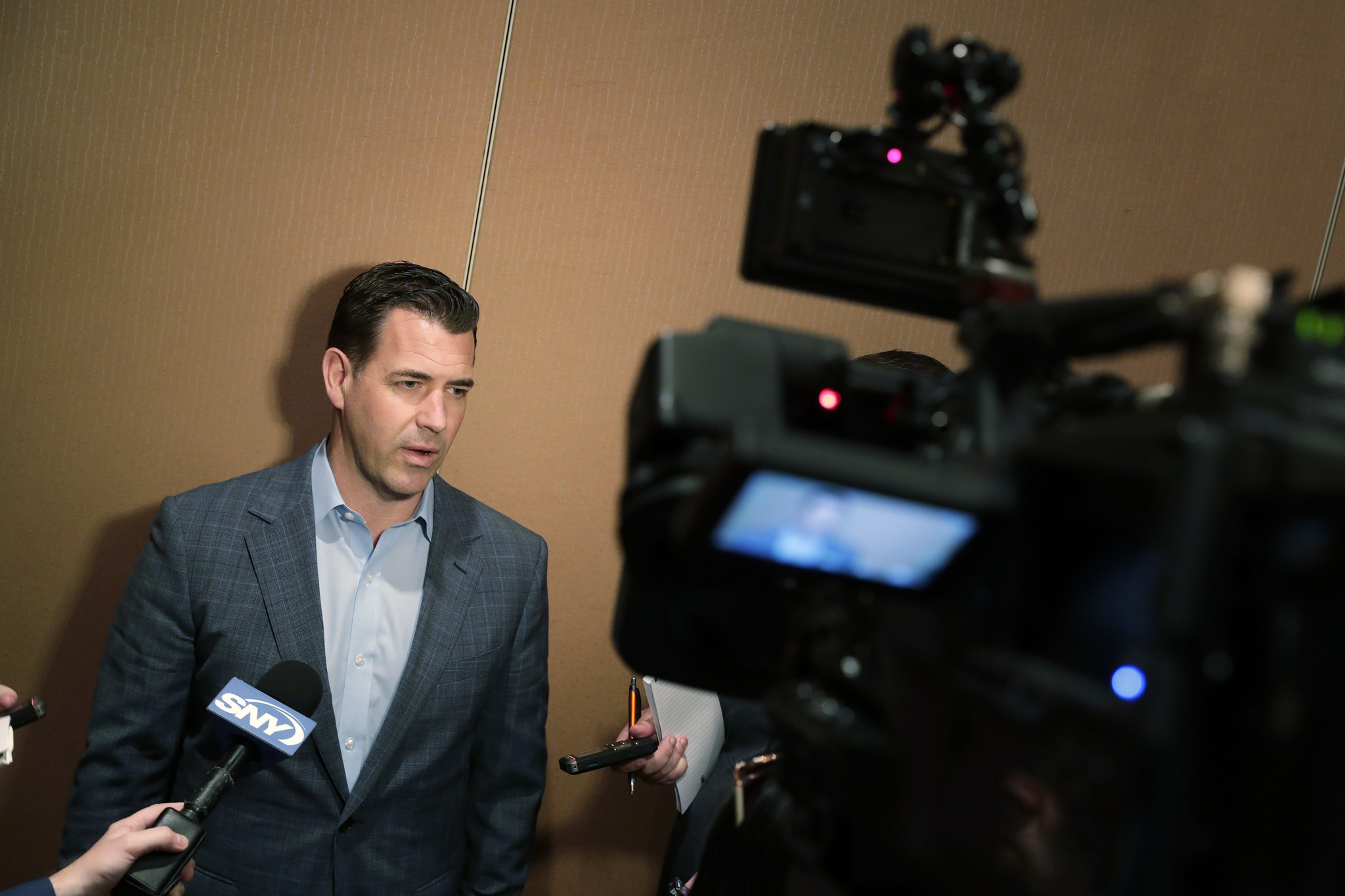 As record deals whiz by, it increasingly seems like Mets will remain inactive at Winter Meetings